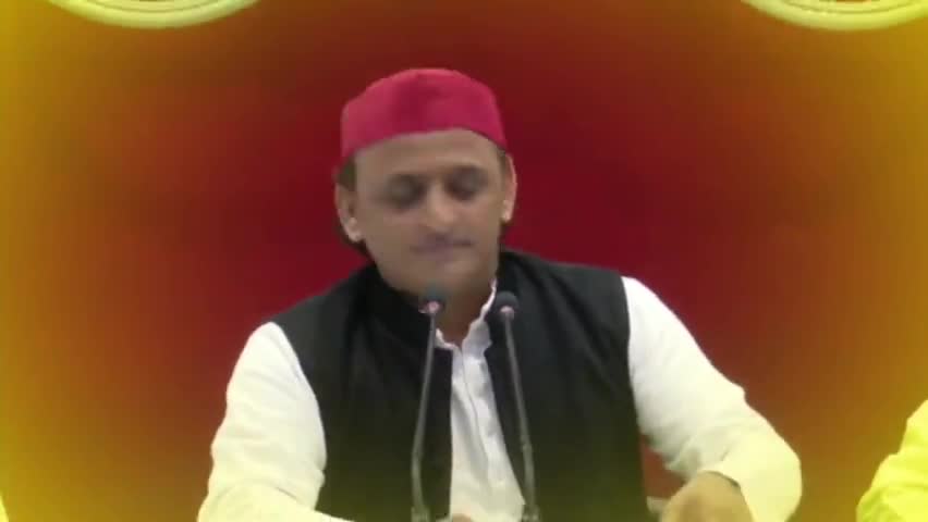 आज #सपा के राष्ट्रीय अध्यक्ष श्री #Akhilesh_Yadav ने फिर अपने प्रेसवार्ता में माना #Omprakash_Rajbhar जी को लोहा,