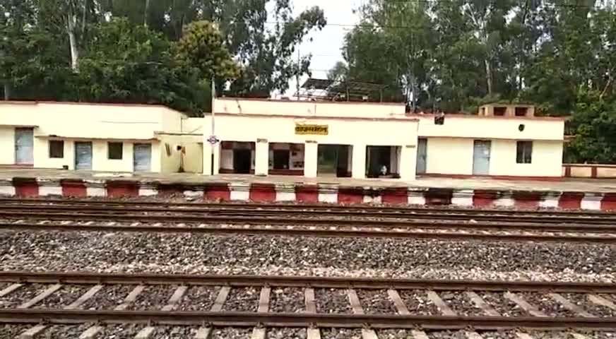 रिविलगंज: कोपा के पियानो में ट्रेन से कट कर एक अज्ञात महिला की मौत, शव की नहीं हुई पहचान #हदसा #मौत