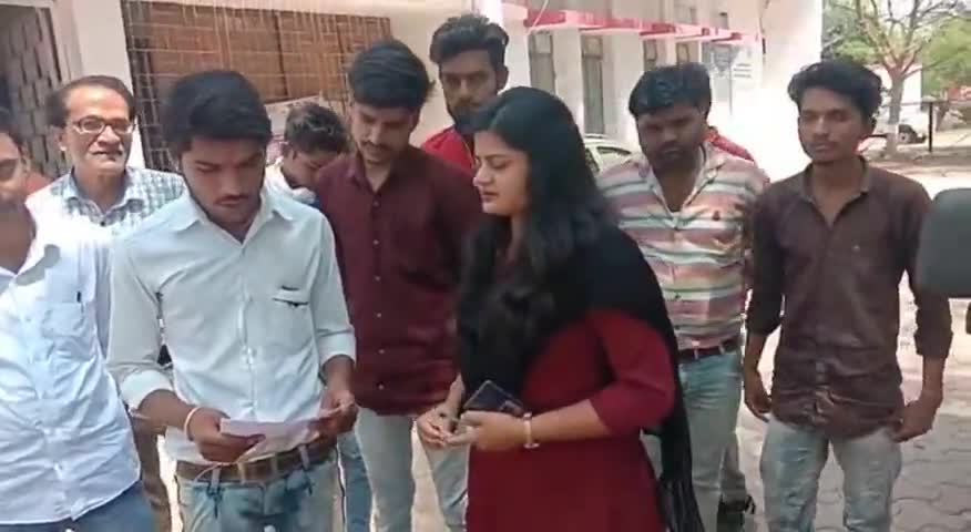 नटेरन: कॉलेज की परीक्षा केंद्र बनवाने नायाब तहसीलदार को ज्ञापन #सौंपा