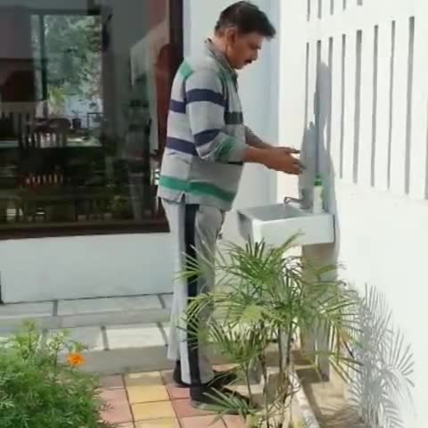 गौतम बुद्ध नगर: #MLA Jewar #DhirendraSingh #SafeHandsChallenge Let's wash our hands regularly with soap & practise social distancing to
