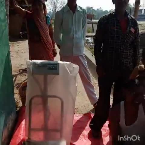 पड़वा: मान आहर में 213 लाभुकों के बीच डीलर द्वारा मार्च माह के चावल का किया गया वितरण #डीलर