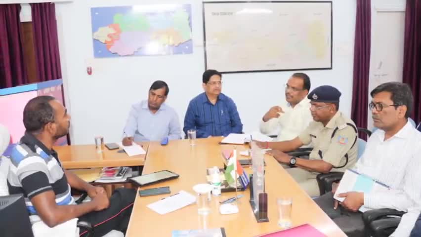 सिमडेगा: कोरोना वायरस को लेकर ज़िले में हाई अलर्ट, उपायुक्त ने बैठक कर दिए निर्देश #कोरोना_वायरस #हाई_अलर्ट