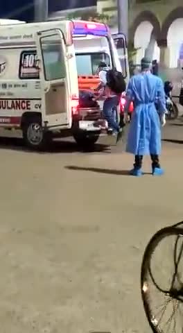 भरथना: इटावा रेलवे स्टेशन पे कोरोना वायरस संभावित व्यक्ति को जिला अस्पताल ले जाया गया। #fightcorona #agamtiwari07