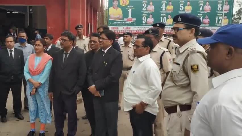 आरा: आरा रेलवे स्टेशन का भोजपुर के ज़िला जज पीसी चौधरी ने कोरोना वायरस के मद्देनजर किया निरीक्षण #जज #कोरोना_वायरस