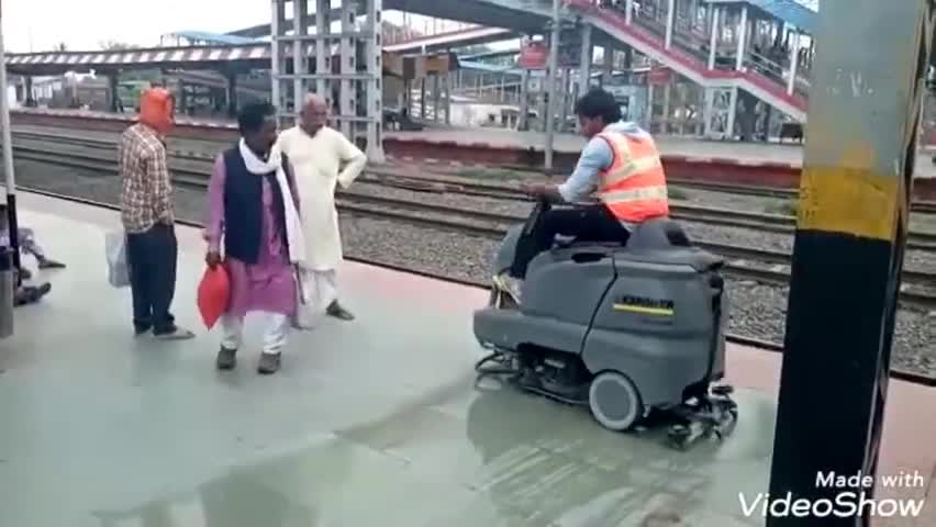 सासाराम: डीआरएम ने सासाराम स्टेशन पर कोरोना वायरस से निपटने को लेकर की जा रही तैयारियों का लिया जायजा #डीआरएम