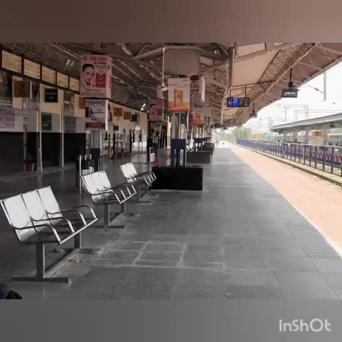 हुज़ूर: रेलवे स्टेशन में टैक्सी चालकों ने यात्रियों से मनमाने दाम पर वसूले पैसे यात्री हुए परेसान . #वसूला गया #डबल #भाड़ा