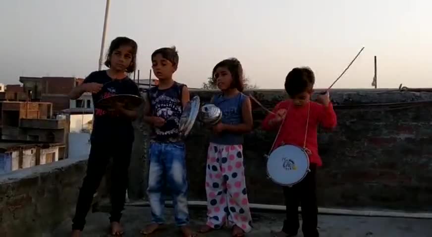 गया टाउन सीडी ब्लॉक: बच्चो ने आज शाम 5 बजे PM के आवाहन पे corona वॉरियर्स के सम्मान कुछ ऐसे किया  #gayabihar