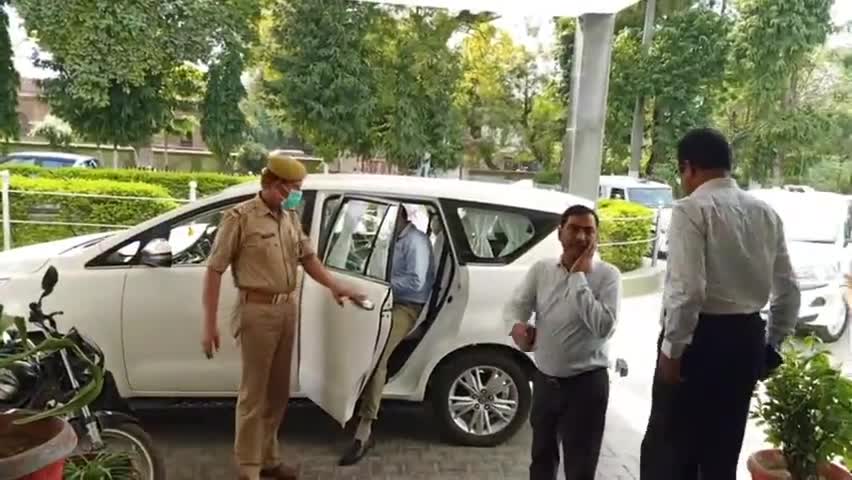 मथुरा: सोमवार को कोरोना वायरस को लेकर मंडलायुक्त ने की महत्वपूर्ण बैठक #कोरोना_वायरस #जनता_कर्फ्यू #बैठक