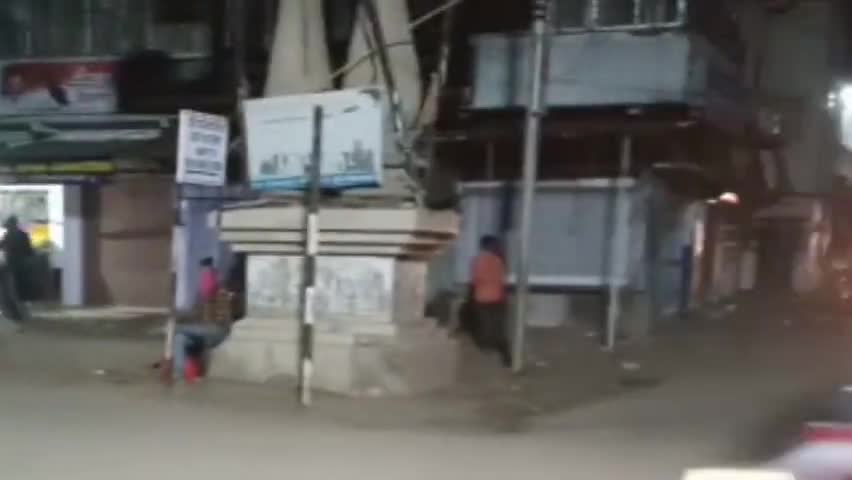 डुमरी: शाम होते ही लोग डुमरी क्षेत्र के खाद्यान्न सामग्री की दुकानों पर उमड़ पड़े#खाद्यान्न