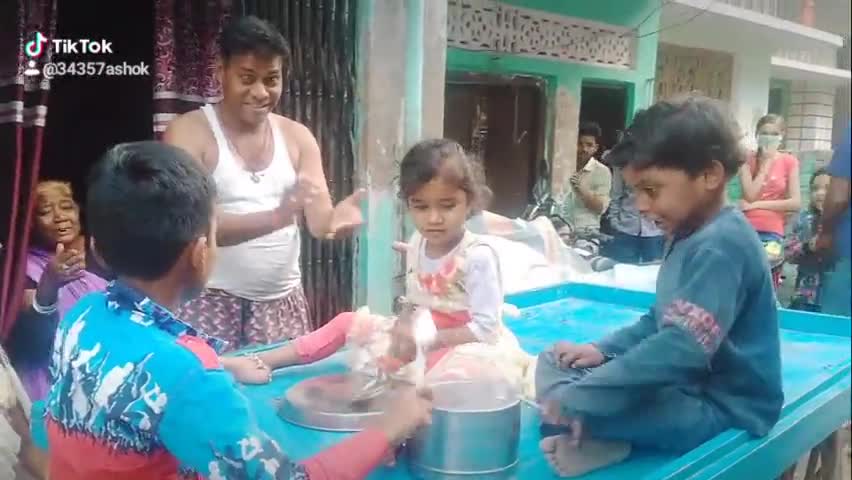सुल्तानपुर: बच्चो ने भी किया #पांच बजे पांच मिनट #का सपोट....सुलतानपुर