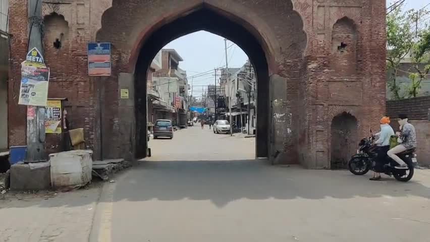 पानीपत: #lockdownpanipat
#jantacurfew

पानीपत के सलार गंज गेट पर दिखा  कर्फ्यू जैसा माहौल