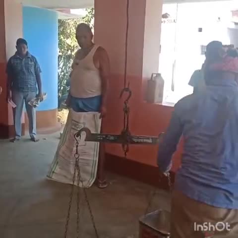 मयूरहंड: मयूरहंड में सरकारी राशन की दुकान में किया जा रहा अनाज वितरित, लॉकडाउन का किया जा रहा अनुपालन #डीलर #लॉकडाउन