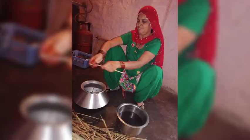 सूरतगढ़: ग्राम पंचायत करडू के गांव बीरधवाल में लोग गणगौर पर्व के चलते लोग घरों में बना रहे हैं ढोकलियां व अन्य पकवान #गणगौर