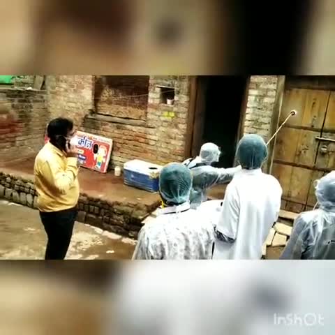गंगधार: झालावाड़ जिले की डग ग्राम पंचायत में सार्वजनिक स्थानों पर बीसीएमओ डॉक्टर विकास जैन के सुपरविजन में छिड़काव कराया।#कोरोनो