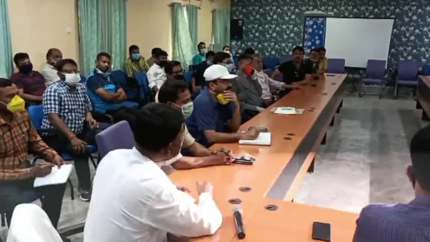 गिरिडीह: खाद्य पदार्थों की कमी को लेकर उपायुक्त ने थोक व्यापारियों के साथ बैठक कर बनाई रणनीति #कोरोना_संकट