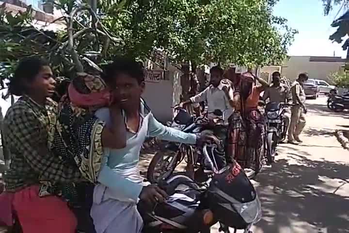 महावन: महावन थाना क्षेत्र के बाग पचौरी में खेत में पशु चराने को लेकर दो पक्षों में हुआ झगड़ा, कई लोग घायल #झगड़ा
