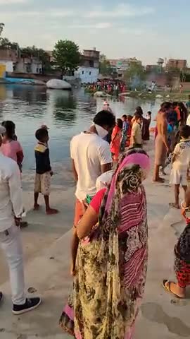 #झुमरी तिलैया,पानी टंकी रोड,बजरंग नगर, भास्कर छठ तालाब में #चैती छठ पूजा के पावन अवसर पर सभी श्रद्धालु गण पूजा करते हुए।