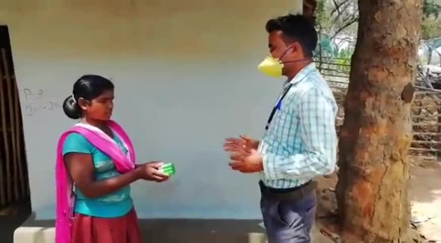 जामताड़ा: CWS संस्था द्वारा जामताड़ा प्रखंड की 5 पंचायतों में 300 बच्चों को दिया गया डिटॉल साबुन #cwc