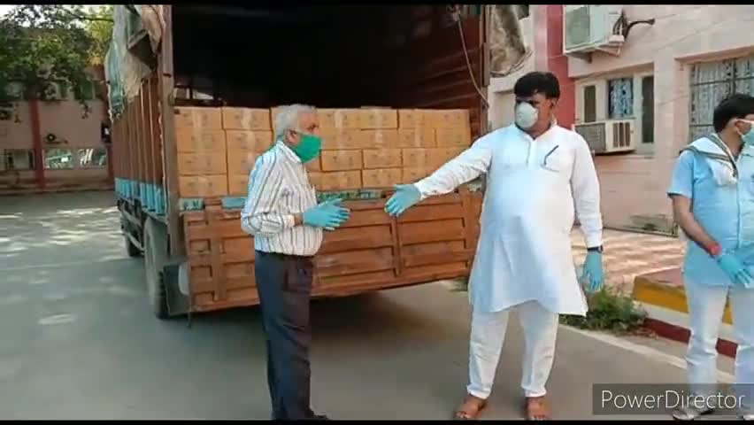 भिवानी: भिवानी में जननायक जनता पार्टी ने करोना वायरस से बचाव के लिए जिला प्रशासन को दिए एक लाख मास्क व सेनिटाइजर #करोना_वायरस