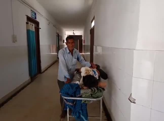 कोडरमा: झुमरीतिलैया के सीटी स्कैन सेंटर पर ताला लटकने से इमरजेंसी मरीजों को हो रही परेशानी #लाॅक_डाउन