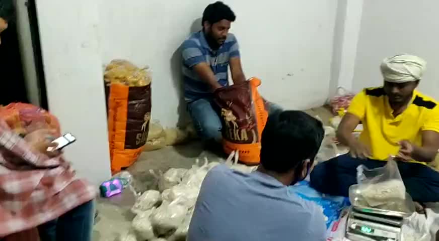 #ek_ummeed , लाभा के युवा साथियों द्वारा अब तक 6-7 गांव में बांटी गई राहत सामग्री, कल की पैकिंग शुरू, दुआ और प्यार दें