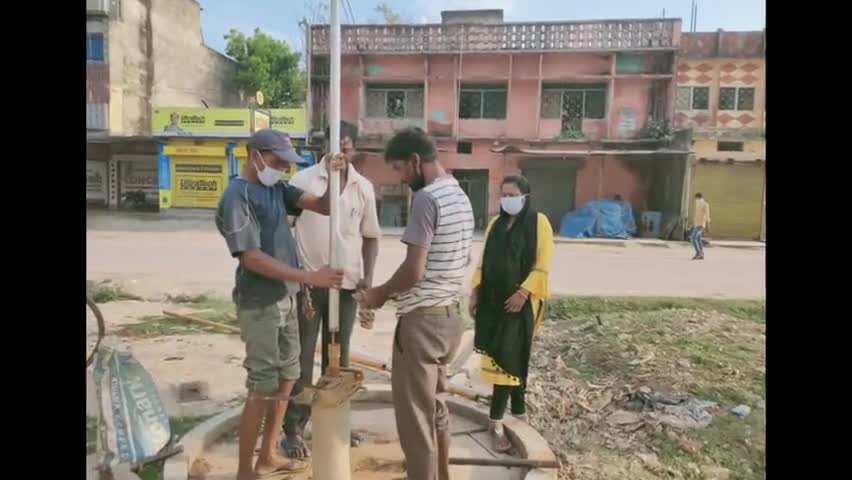 सिमडेगा: लंबे समय से गुलजार गली में खराब चापानल को वार्ड पार्षद ने कराया मरम्मत, लोगों ने दिया धन्यवाद #मरम्मत