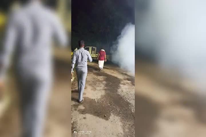 पूर्णिया पूर्व: कोरोना वायरस के बढ़ते संक्रमण को देखते हुए पूर्णिया नगर निगम रात में भी कर रहा फॉगिंग #फॉगिंग #नगर_निगम