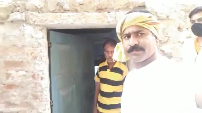 पटना ग्रामीण: #पटनासिटी के रिचार्ज वर्ल्ड मोबाइल दूकान के मित्रो द्वारा जरूरतमंद लोगों के बीच रासन का वितरण किया गया।