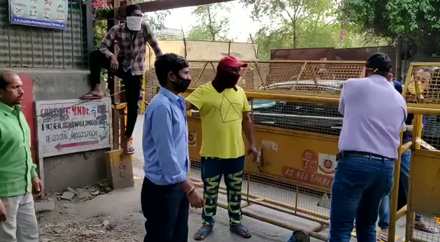 चाहे दिल्ली हो या कटिहार #ek_ummeed टीम #lockdown में फंसे ज़रूरतमन्दों के चेहरे पर मुस्कान लाने की कोशिश कर रहे हैं #delhi