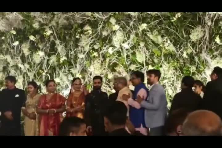 माननीय श्री जे पी नड्डा जी,राष्ट्रीय अध्यक्ष,बीजेपी के  बेटे के विवाह में बधाई देते हुए। चंद्रभूषण सिंह #बांगरमऊ उन्नाव