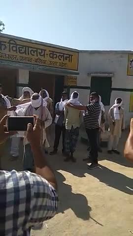 रसड़ा: Karona virus Sai bachne kai liye Apne village Mai sabun aur gamcha bate hue#newsreport #karona #covid19