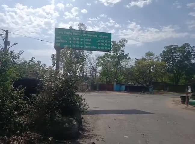 कोडरमा: झारखंड बिहार बॉर्डर पर कोडरमा पुलिस का सख्त पहरा, अनुमति प्राप्त व आवश्यक सेवाओं के वाहनों पर रोक नहीं #लाॅक_डाउन