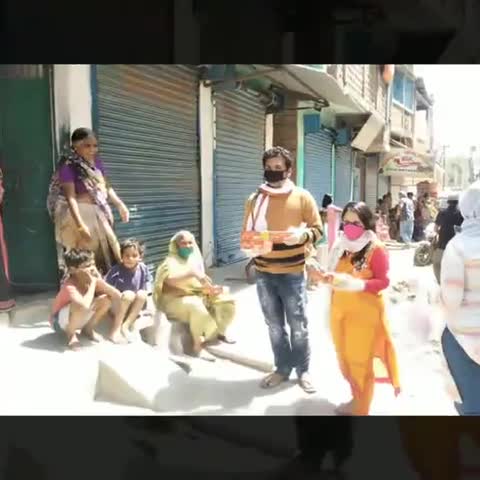 नवादा: नवादा में महावीर जयंती के अवसर पर जैन समाज के लोगों ने गरीबों के बीच बांटी राहत सामग्री #महावीर_जयंती