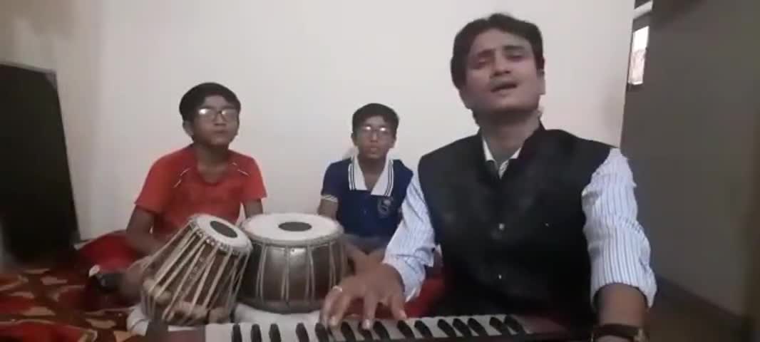 वर्तमान हालात पर मौजूँ एक ग़ज़ल - " जंगल सा दृश्य हो गया बाज़ार देखिये, है खून से सना हुआ अखबार देखिये" #RajkumarBhatt