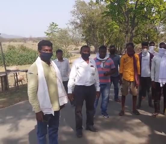 बहरागोड़ा: राशन से बंचित लोगों का हाल।
श्रमिक महीला समुह चाईडीहा '' का कारनामा।
#भुखे नहीं सोना।
