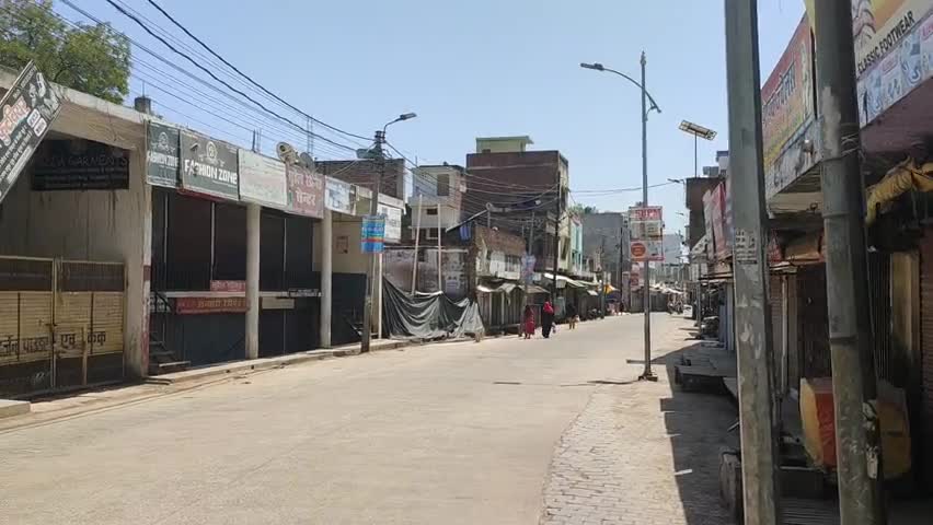 फतेेहपुर: तहसील फ़तेहपुर सट्टी बाज़ार लॉक डाउन का पूर्णत्या पालन करते हुए।
#corona_virus 
#lock_down 
Stay Home Stay Safe