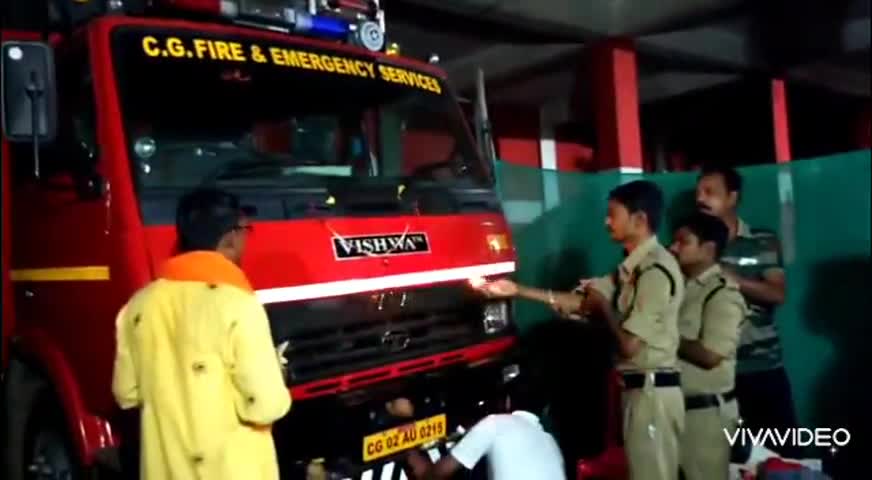 कवर्धा: जिले को मिला नया दमकल वाहन, कर्मचारियों ने विधिवत पूजा-अर्चना कर किया शुभारंभ #दमकल #सौगात
