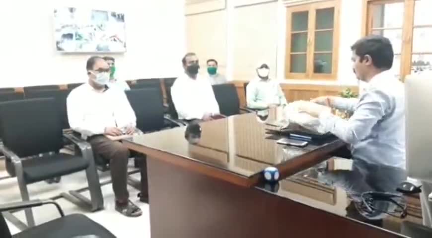 लखीमपुर: ज़िले में स्वयं सहायता समूह द्वारा निर्मित पीपीई किट की सेना ने भी की मांग, सीडीओ ने दी जानकारी #सीडीओ #पीपीई_किट