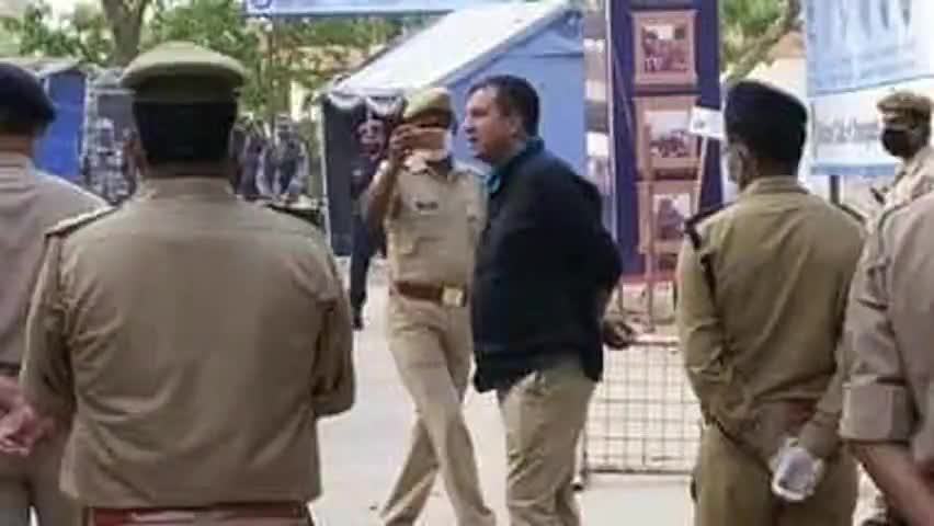 लखीमपुर: नेपाल के रास्ते कोरोना घुसपैठ की सूचना पर गौरीफंटा बार्डर पहुंचे IG,नेपाल सुरक्षाकर्मियों से भी की वार्तालाप #ig #कोरोना