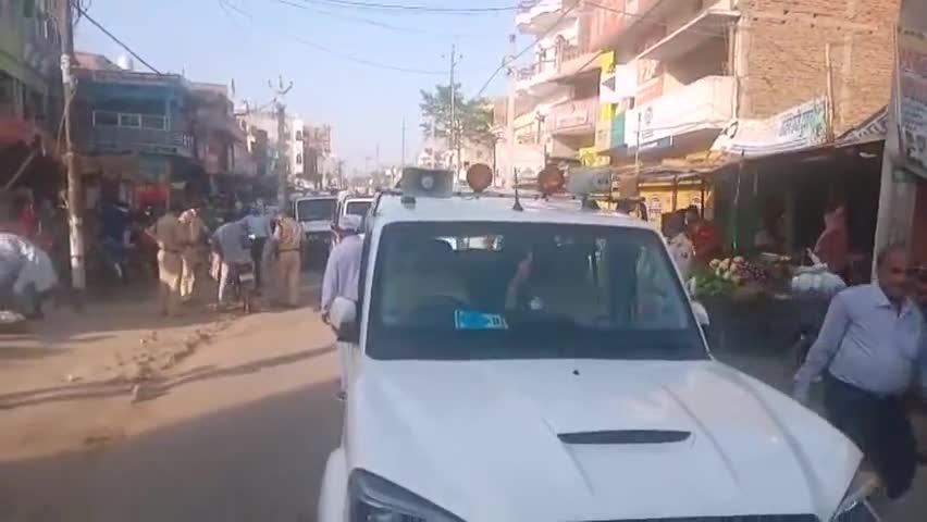 महराजगंज: लॉकडाउन को लेकर सिहौता बाजार में अनौपचारिक निरीक्षण करने पहुंचे अनुमंडल पुलिस पदाधिकारी हरीश कुमार शर्मा #करोना_वायरस