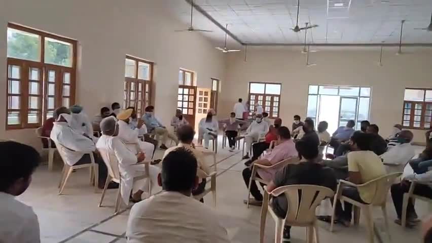 करणपुर: केसरीसिंहपुर की धान मंडी में जौ की खरीद को लेकर व्यापार मंडल में हुई बैठक, खरीद को लेकर तय किए गए टर्न #व्यापार_मंडल