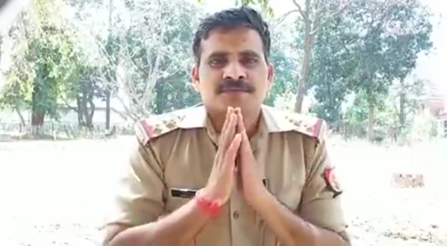 सीतापुर में तैनात इंस्पेक्टर #धर्मराज उपाध्याय जी की कोरोना पर हास्य कविता...

#जय_हिंद
