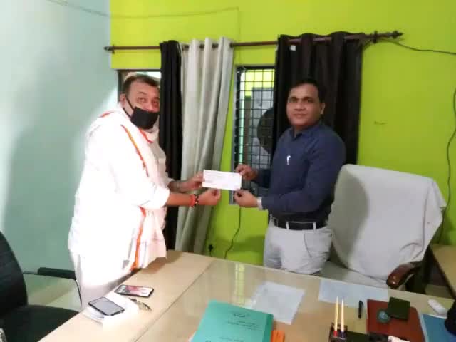 हंडिया: सैदाबाद ब्लॉक प्रमुख ने मुख्यमंत्री राहत कोष में जमा किया अपना एक माह का वेतन #ब्लॉक_प्रमुख #सीएम_राहत_कोष