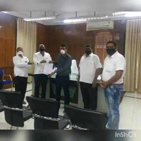 धमधा: धमधा ब्लॉक कांग्रेस कमेटी के अध्यक्ष ने मुख्यमंत्री राहत कोष में ₹1,04,100 का चेक कलेक्टर को सौंपा #कांग्रेस #राहत_कोष