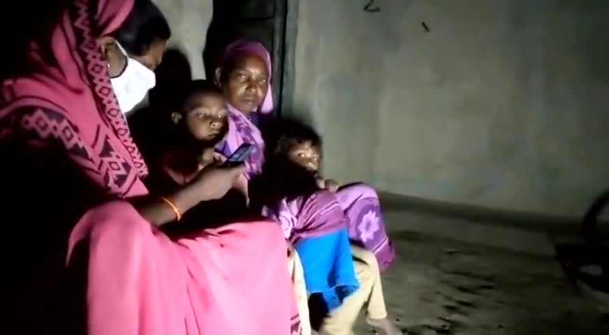 सोनहत: भरतपुर सेक्टर बहराशी में आंगनबाड़ी कार्यकर्ता मोबाईल एप से बच्चो को दे रहे हैं शिक्षा #आंगनबाड़ी #कोरोना_वायरस