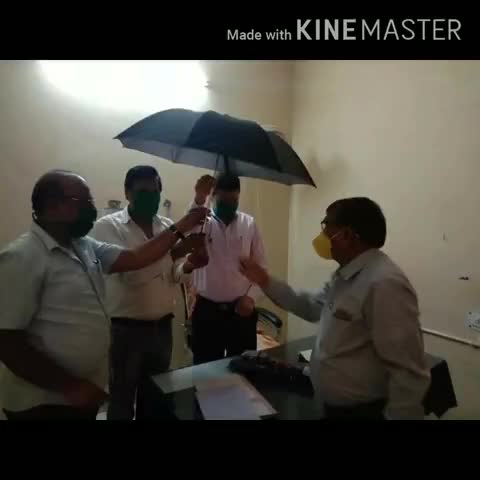 फतेहपुर: लायंस क्लब फतेहपुर द्वारा पुलिस के जवानों व चिकित्सकों को किया गया छाते का वितरण #लायंस_क्लब