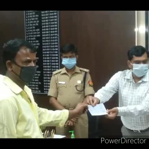 शाहजहांपुर: लॉकडाउन के चलते दो दोस्तों ने डीएम को सौंपा ₹2 लाख का चेक, जरूरतमंदों को वितरित करने के लिए दी खाद्य सामग्री #राहत_कोष