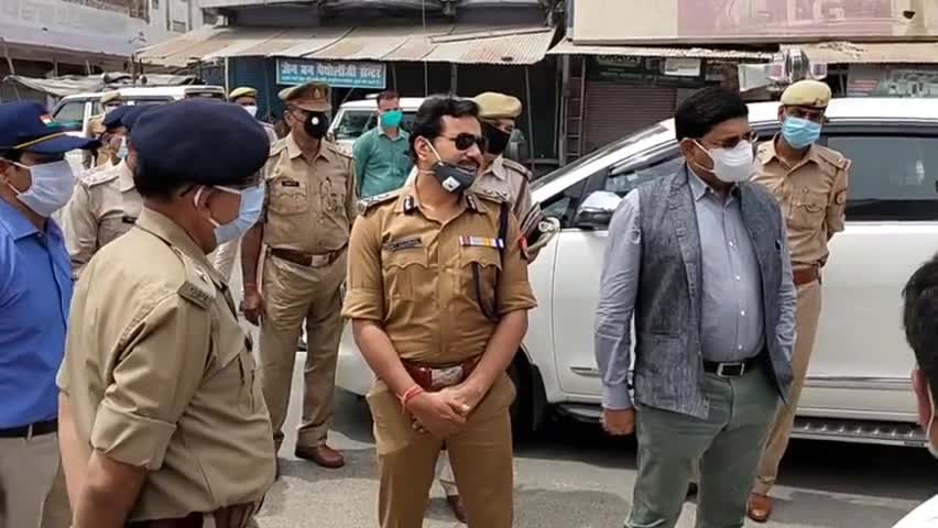 तिर्वा: तिर्वा सीएचसी में कमिश्नर व एडीजी कानपुर जोन मोहित अग्रवाल ने निरीक्षण कर लिया जायजा #कमिश्नर #एडीजी
