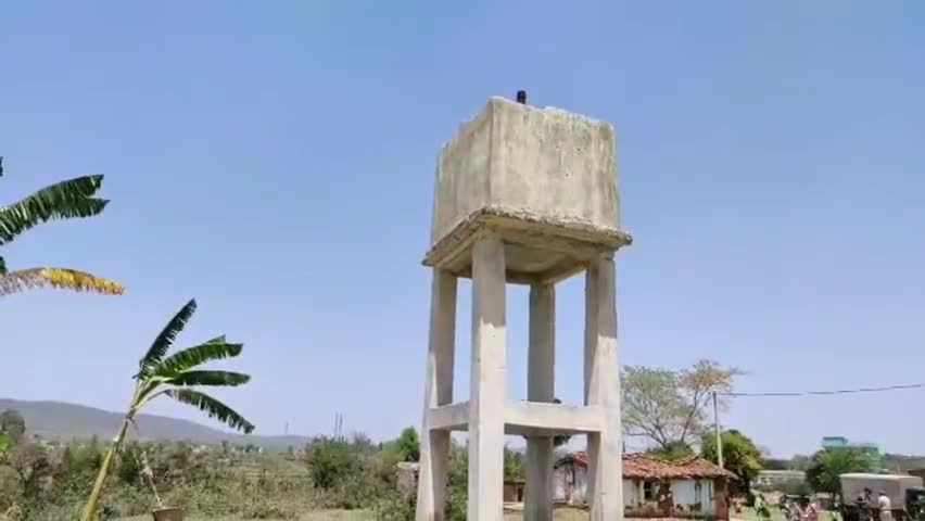 पत्थलगड्डा: बिरहोर परिवारों ने पत्थलगड़ा बीडीओ से की शीतलपुर में अधूरे बने जलमीनार को पूरा कराने की मांग #बीडीओ #पेयजल_संकट