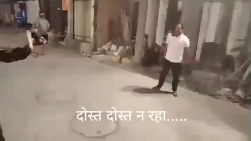 इंदौर: गलियों में बेवजह घूम रहे लोगो से तंग आकर पुलिस ने उठाये कुछ सख्त क़दम 
#दोस्त दोस्त ने रहा🤣😂